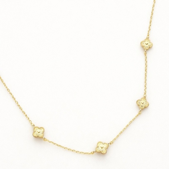 Boutique Jewelry - Mini Gold Clover Necklace (7100)